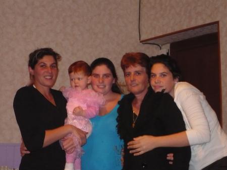 alexia  ma maman ma soeur mine  ma niece  et moi